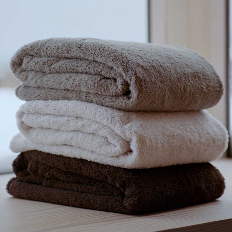 HOMMEY. Faux Fur Throw Blanket image number 2